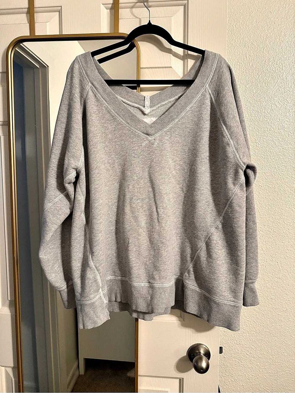 aerie Oversized Gray V-Neck Sweatshirt Size Large Like New